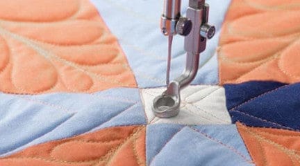 QNQUE16X NeedleCloseup 1